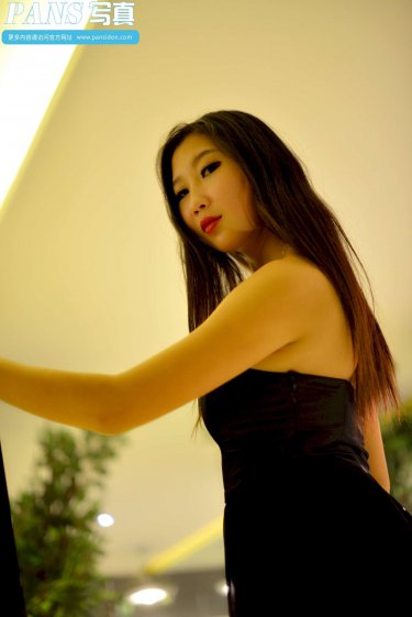 美女脱衣服图片