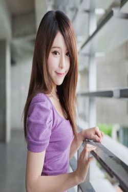 美女脱衣服图片